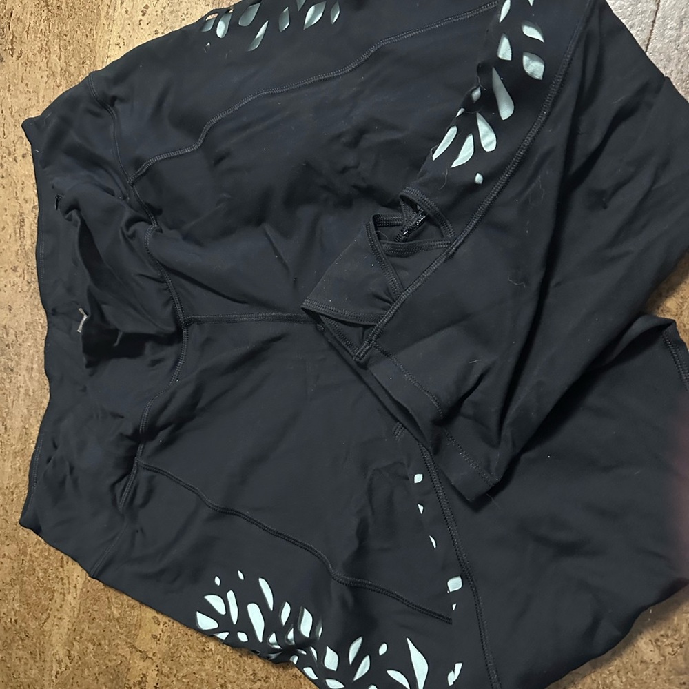 VGUC Calia Carrie Underwood XL Black w/ lt green cutout lattice capri leggings